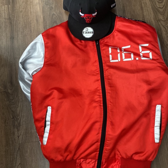 Chicago Bulls jacket and Chicago Bulls hat - Picture 2 of 2